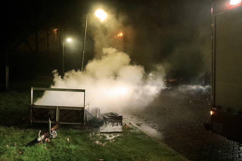 Aanhangwagen vat vlam