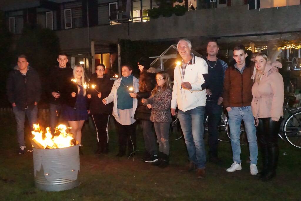 Vreugde vuur met een gezellig drankje