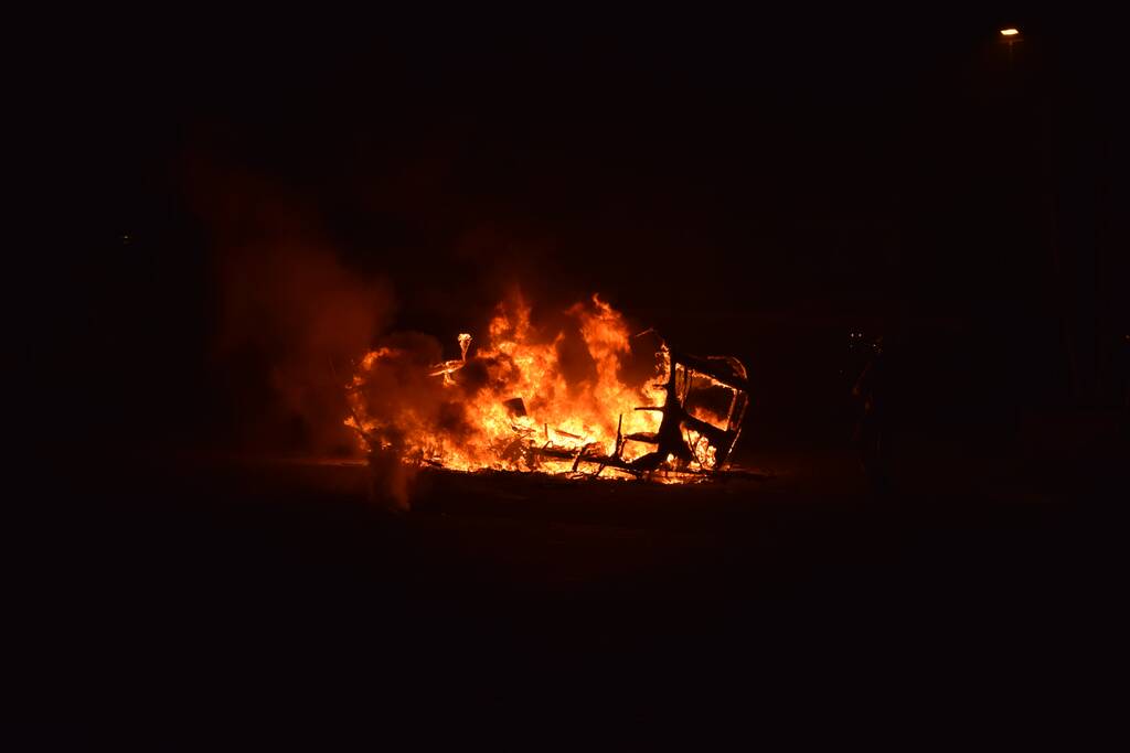 Caravan verwoest door brand
