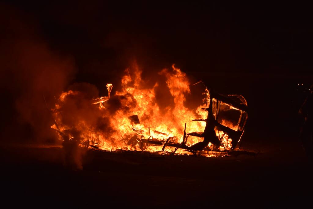 Caravan verwoest door brand