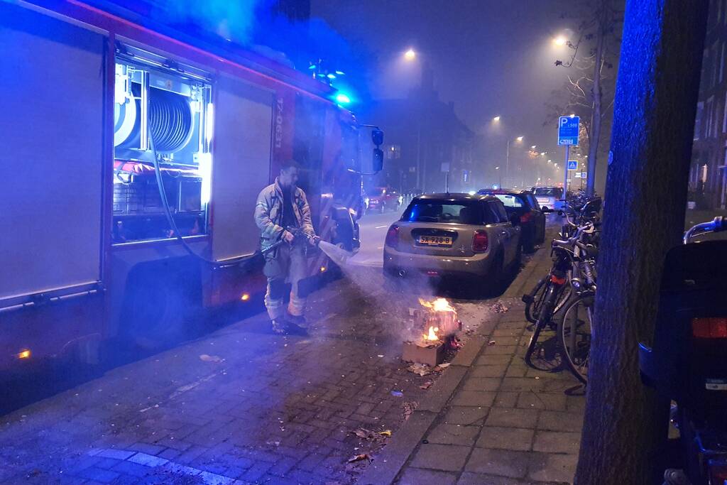 Auto bijna in brand door vuurwerk afval