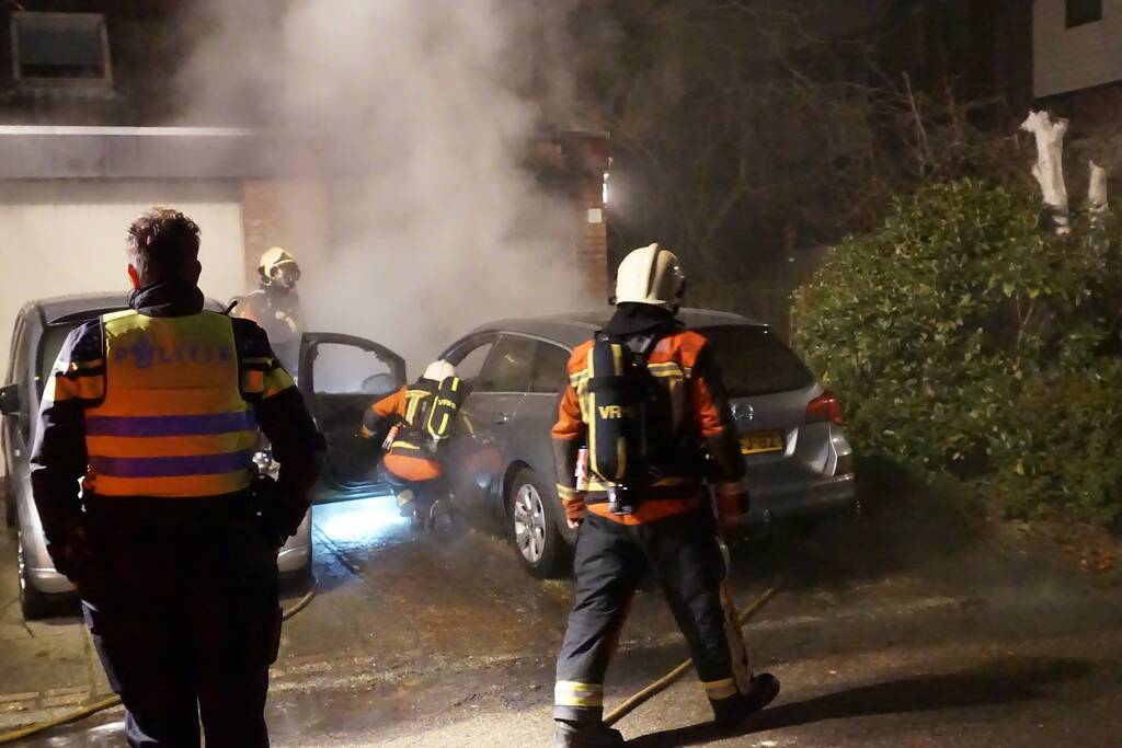 Autobrand slaat over naar garage