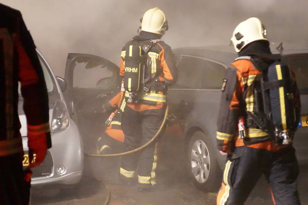 Autobrand slaat over naar garage