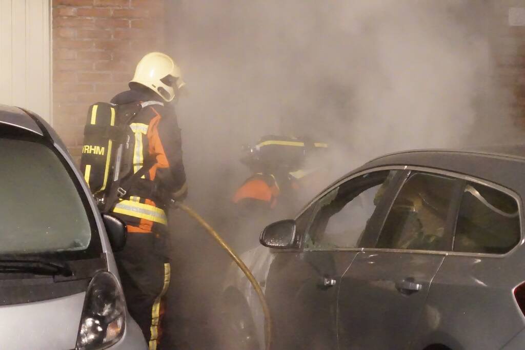 Autobrand slaat over naar garage