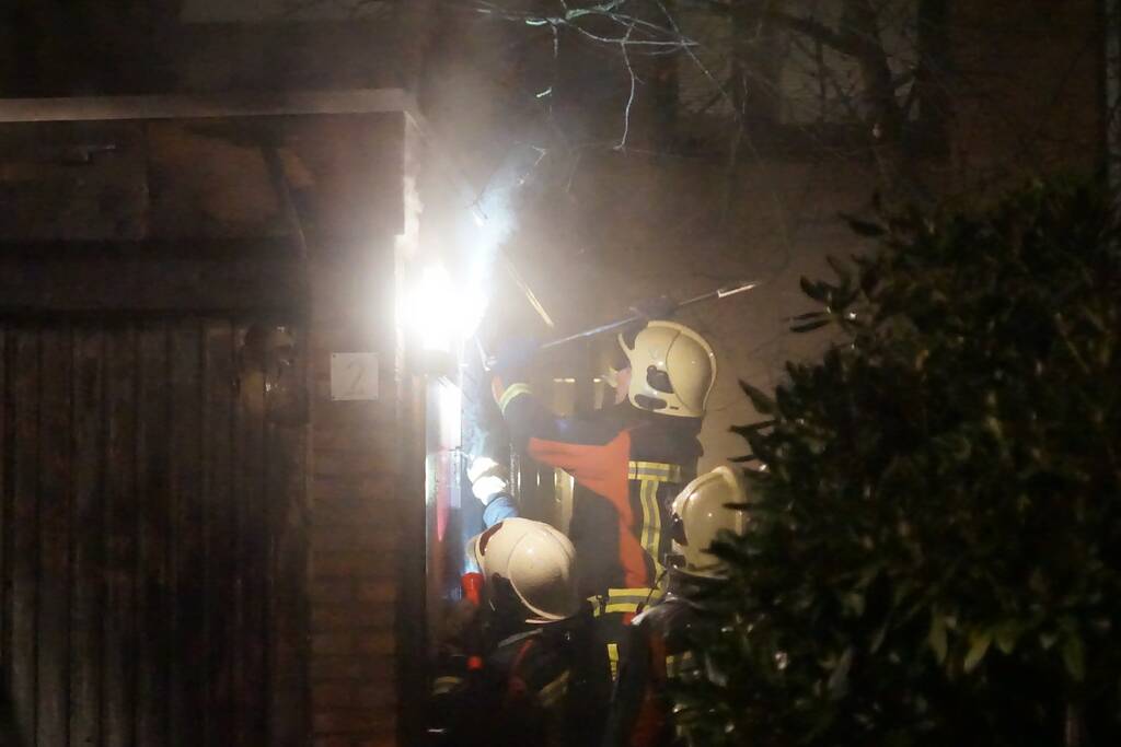 Autobrand slaat over naar garage