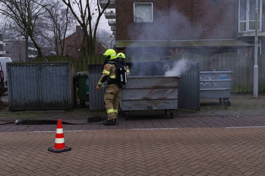 Brand in vuilcontainer geblust