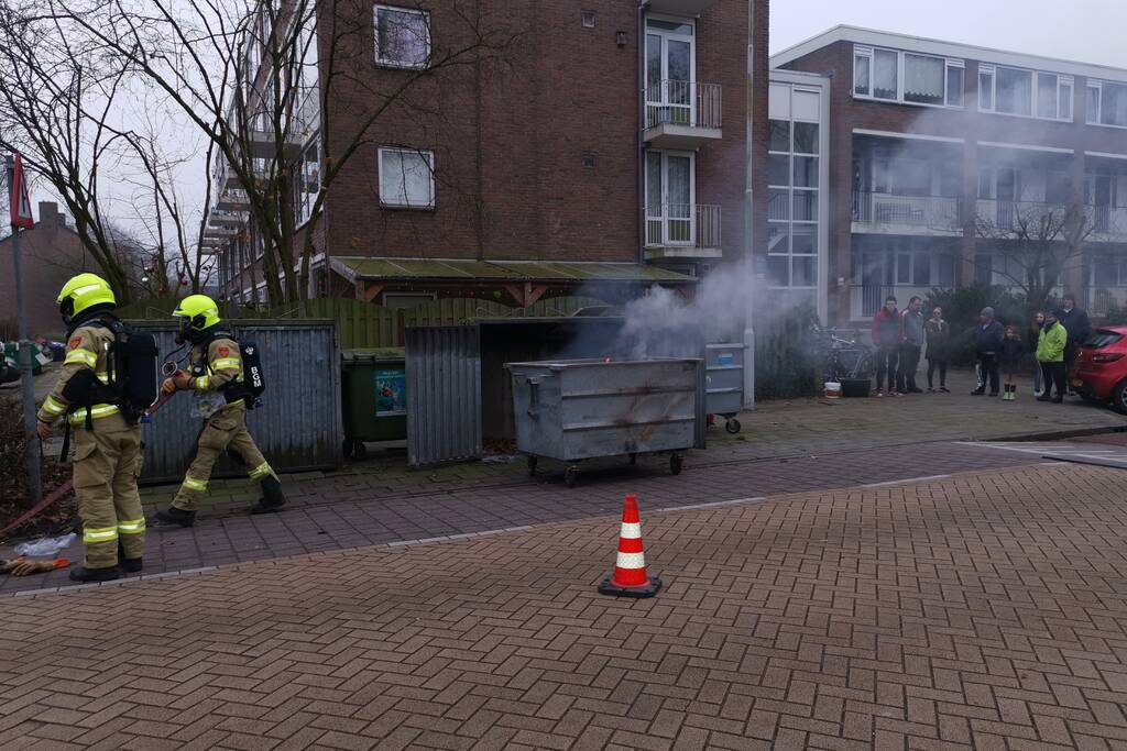 Brand in vuilcontainer geblust