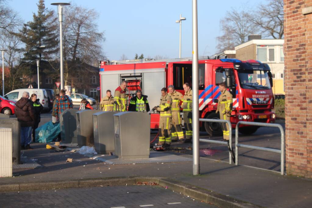 Brandje naast afvalcontainers