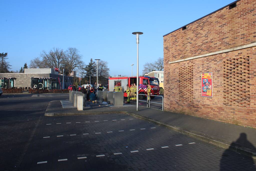 Brandje naast afvalcontainers