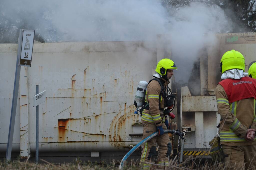 Brand in container bij afvalverwerker