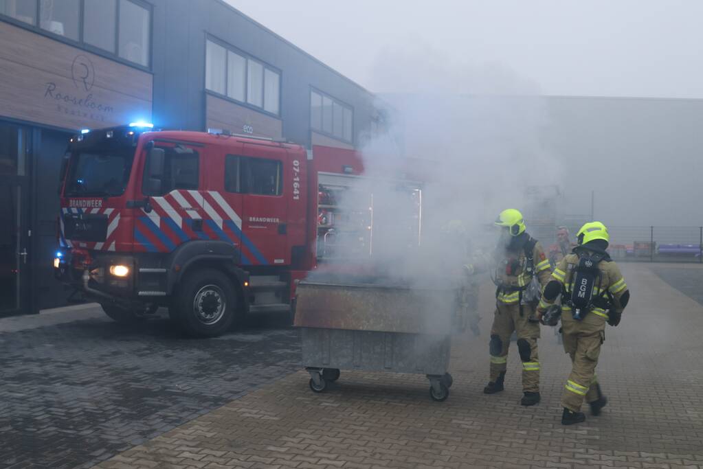 Afvalcontainer vat vlam