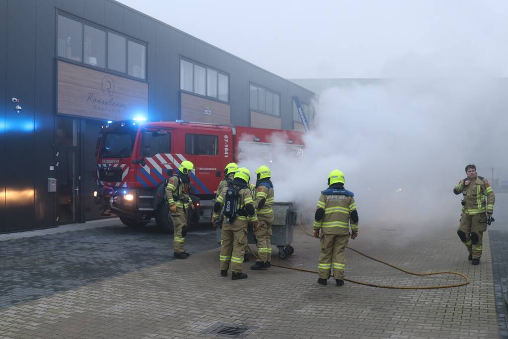 Afvalcontainer vat vlam