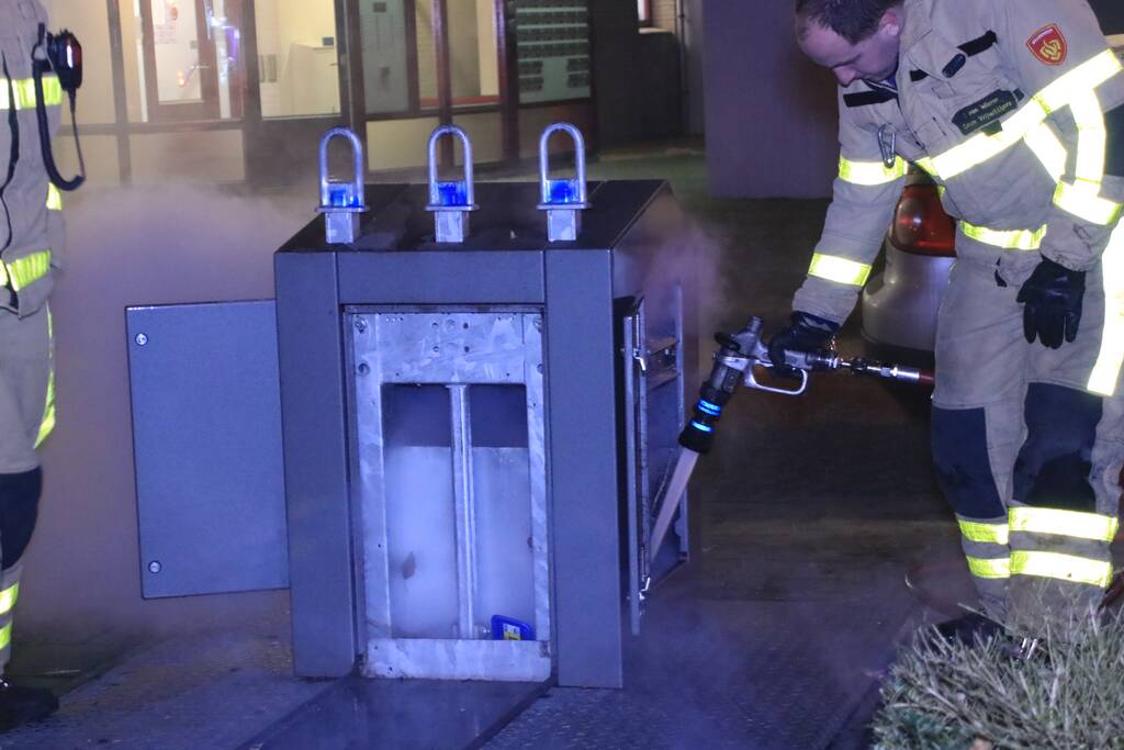 Brand ontstaan in ondergrondse container