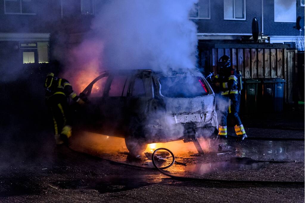 Auto verwoest na brandstichting
