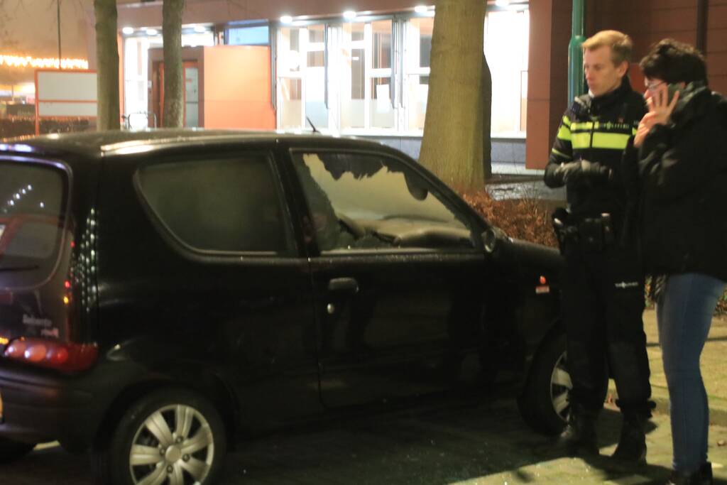 Auto in brand gestoken