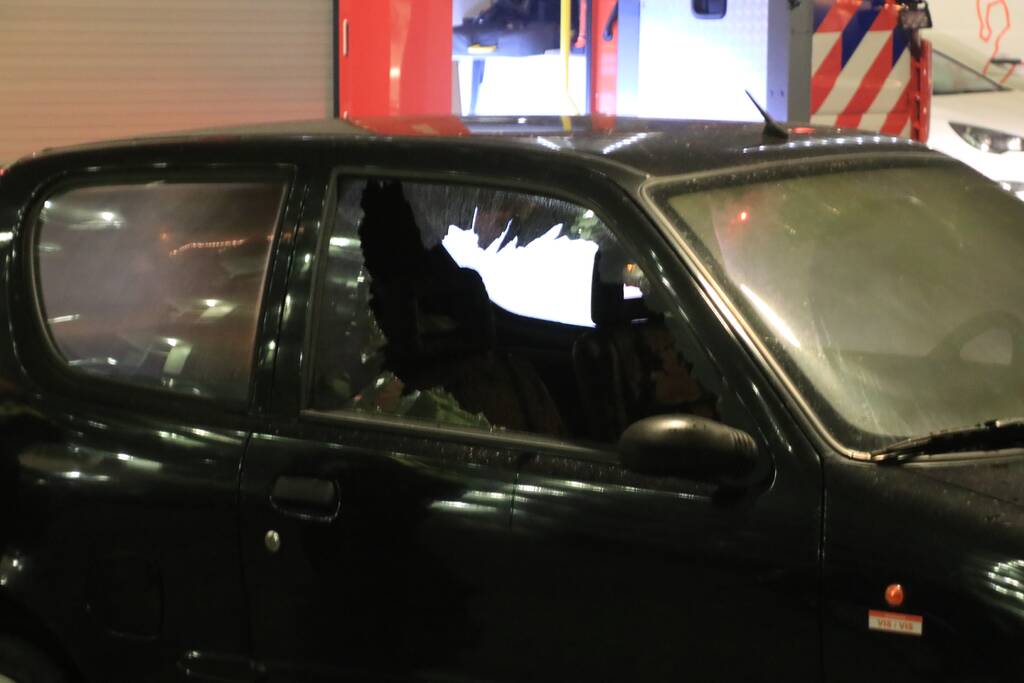 Auto in brand gestoken