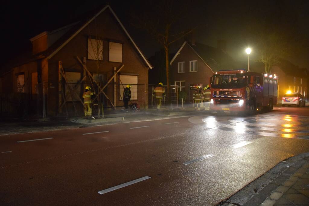 Veel rook bij brand leegstaande woning