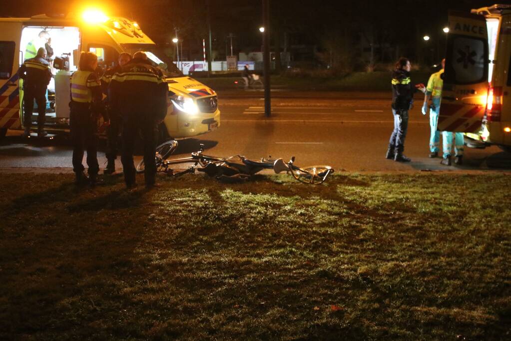 Fietsers aangereden door politieauto