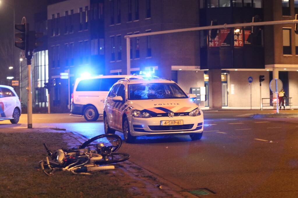 Fietsers aangereden door politieauto
