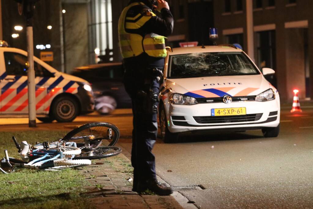 Fietsers aangereden door politieauto