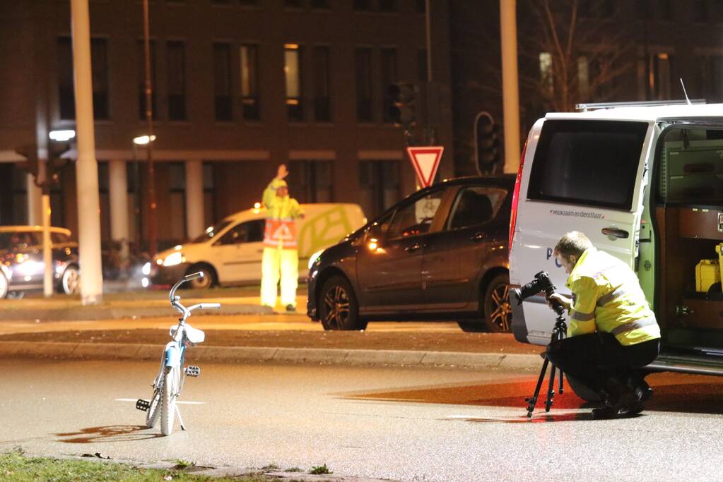 Fietsers aangereden door politieauto