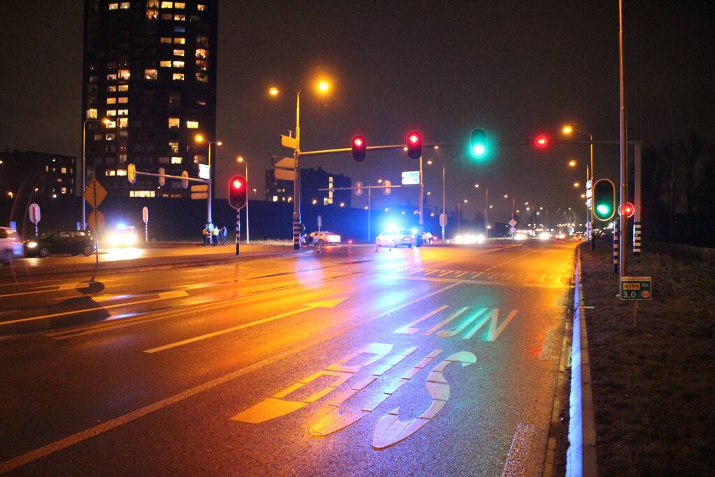 Meerdere voertuigen botsen voor oprit snelweg
