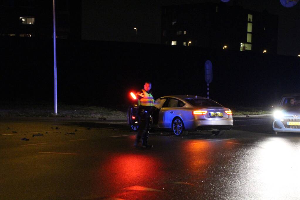 Meerdere voertuigen botsen voor oprit snelweg