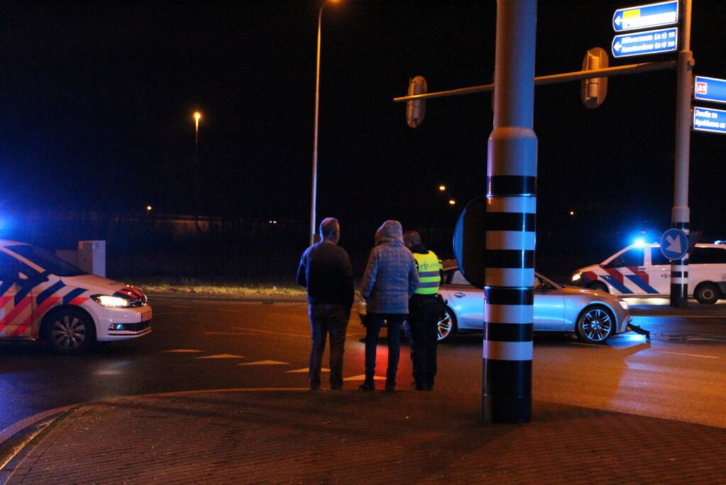 Meerdere voertuigen botsen voor oprit snelweg