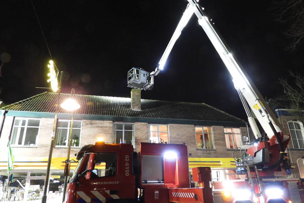 Brand in schoorsteen bovenwoning winkelpand