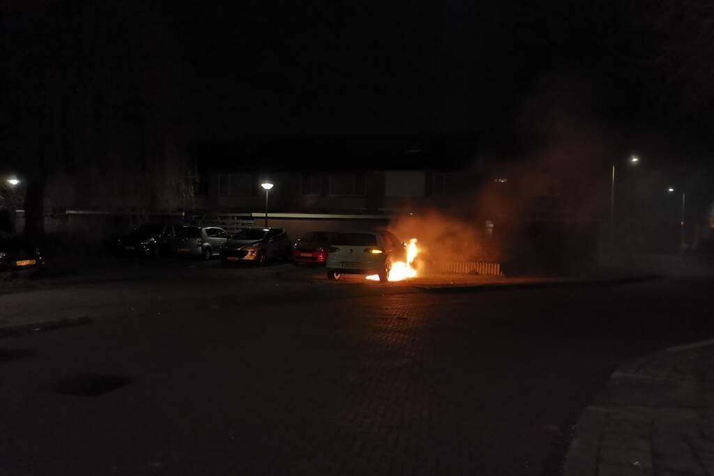 Auto verwoest door brand