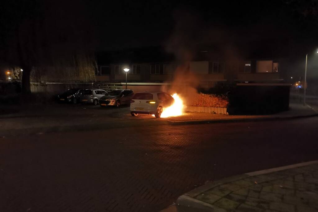 Auto verwoest door brand