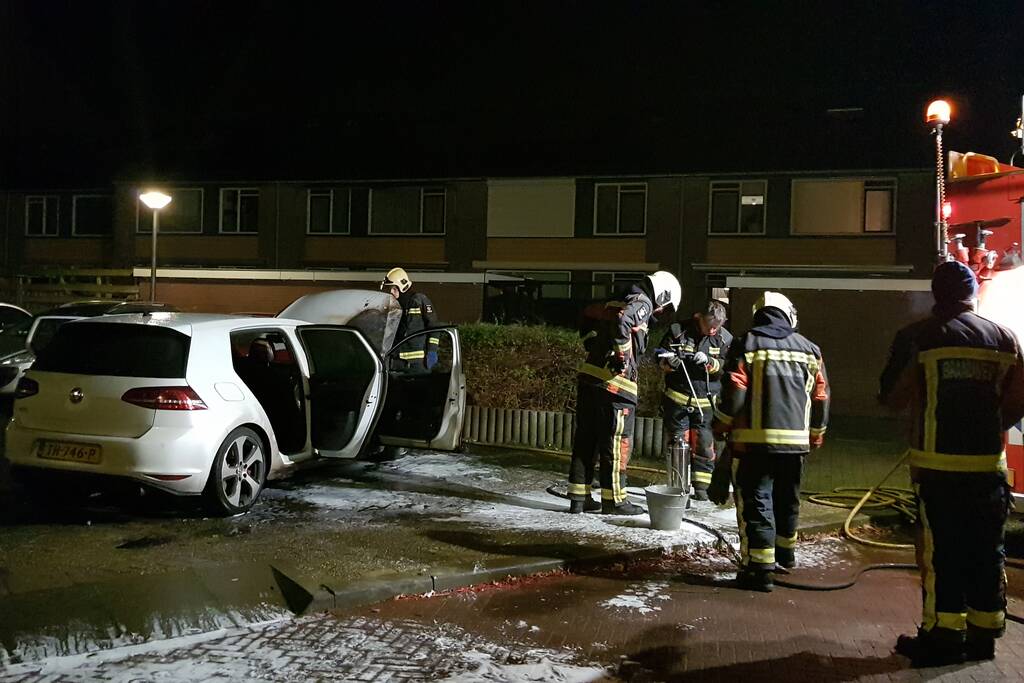 Auto verwoest door brand