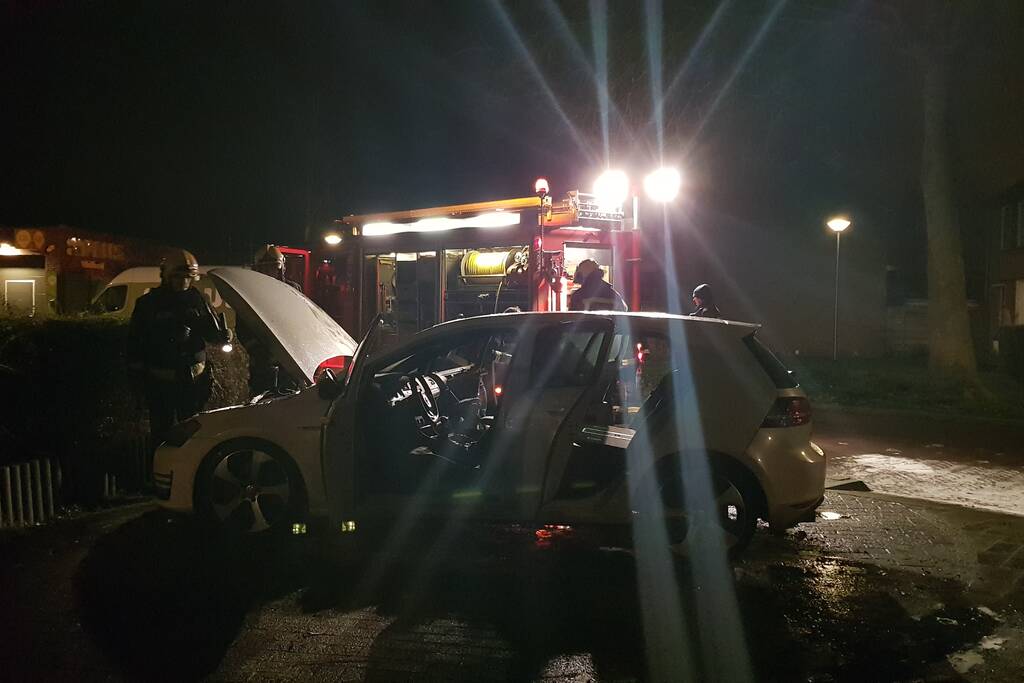 Auto verwoest door brand