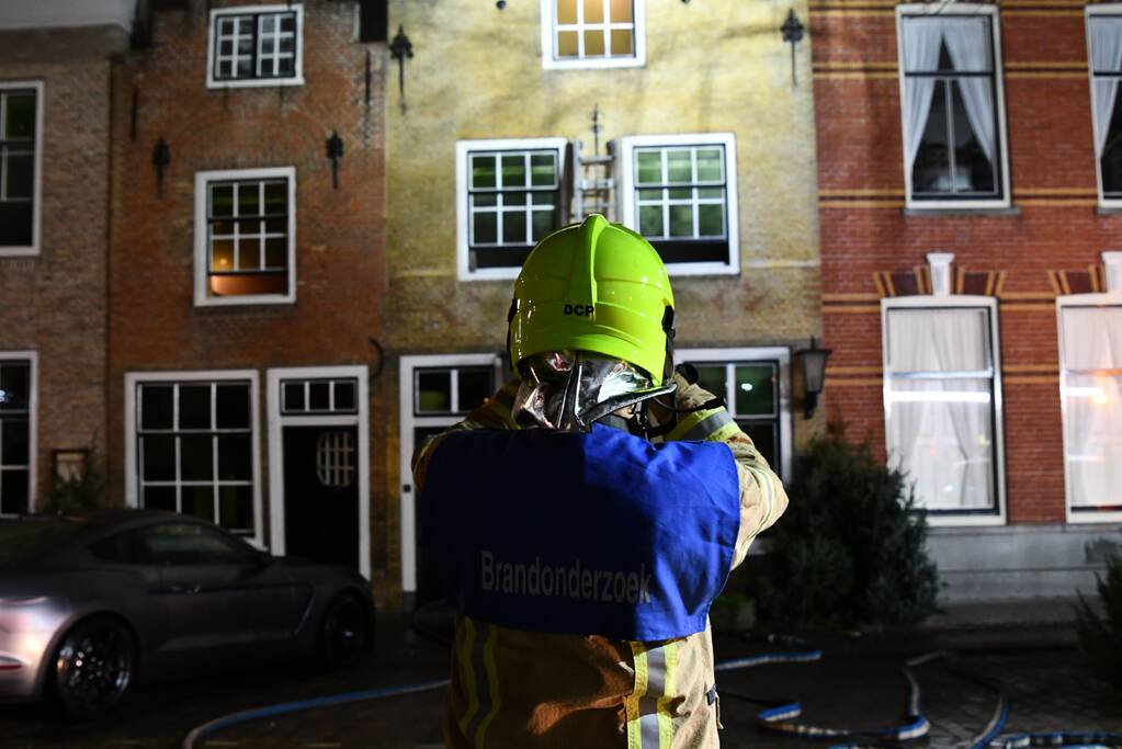 Grote brand historisch pand, brand moeilijk te bestrijden