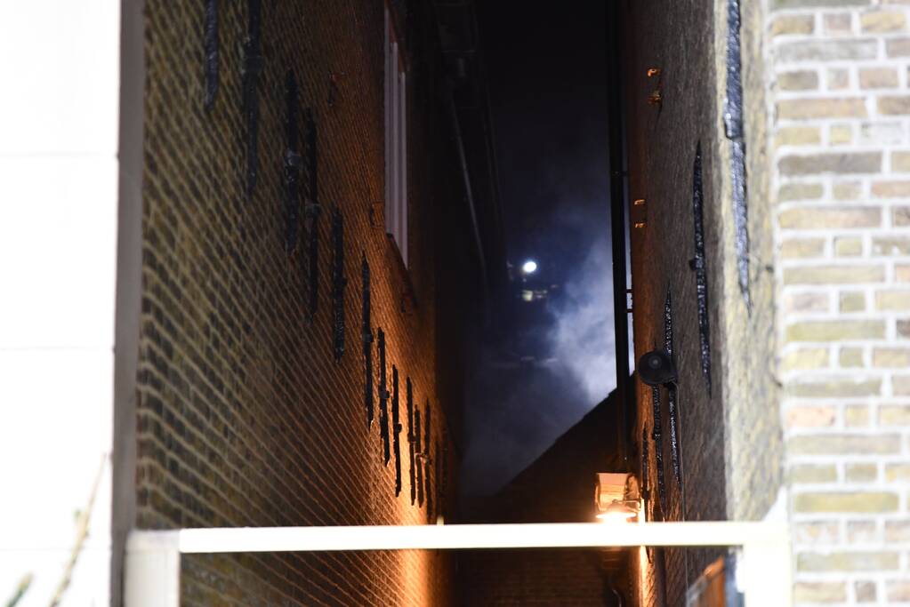 Grote brand historisch pand, brand moeilijk te bestrijden