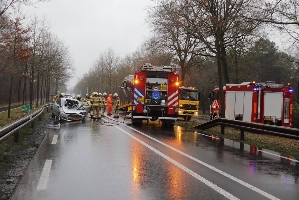 Twee auto's total loss na frontale botsing