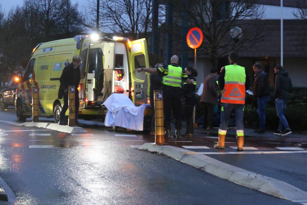 Fietser gewond na aanrijding met auto op oversteekpunt