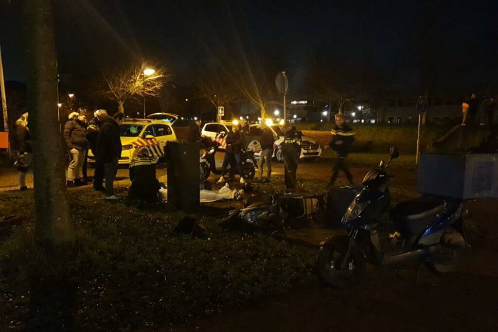 Botsing tussen twee bezorgscooters