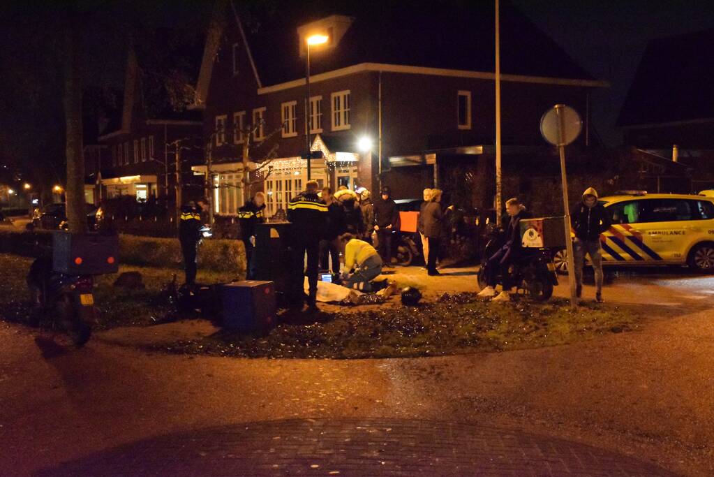 Botsing tussen twee bezorgscooters