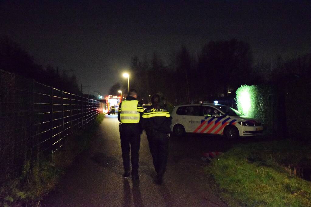 Overleden persoon aangetroffen langs pad