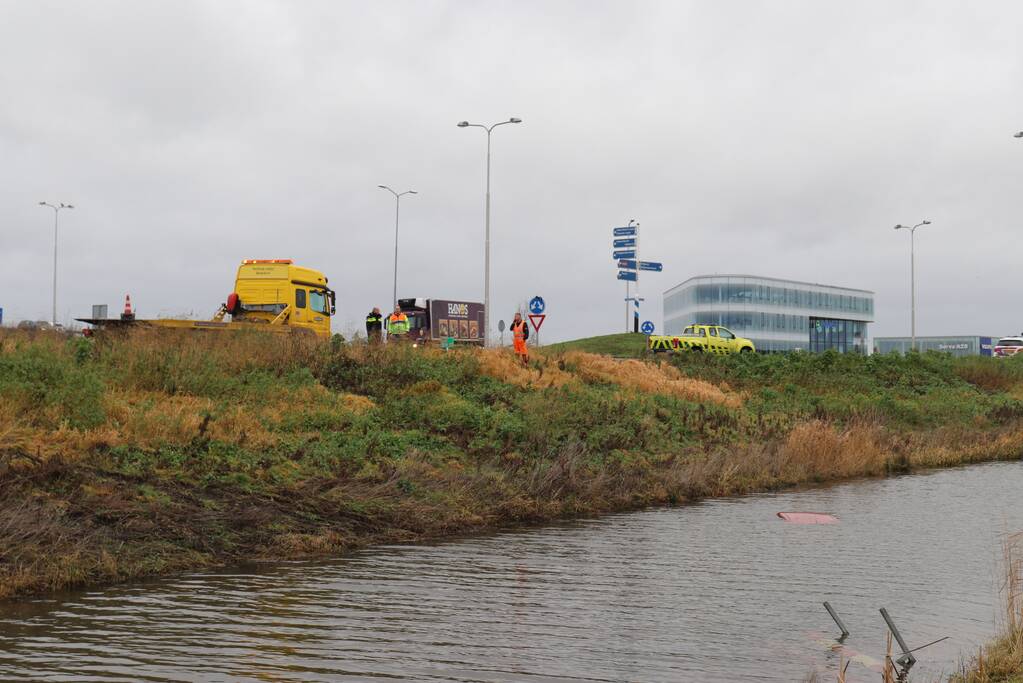 Opnieuw auto in de sloot op afrit