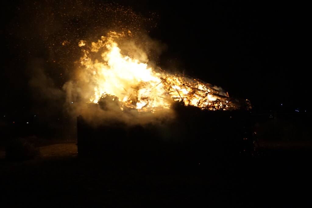 Veel bekijks bij kerstboom verbranding