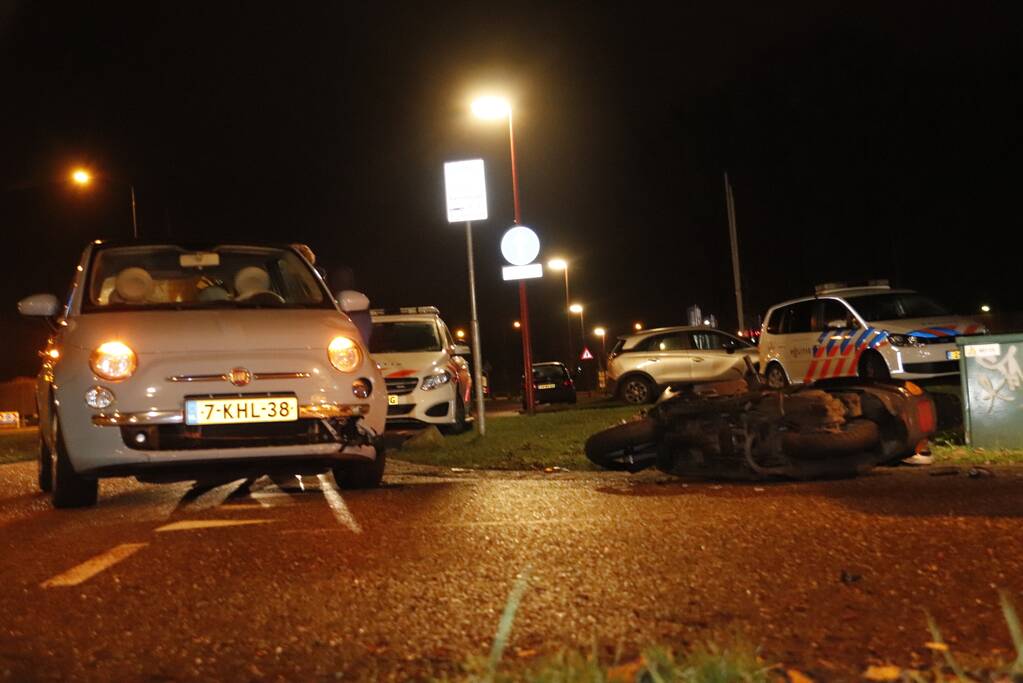 Scooterrijder aangereden door personenauto
