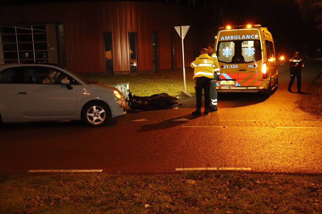 Scooterrijder aangereden door personenauto