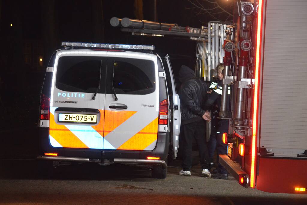 Man van balkon gehaald en aangehouden
