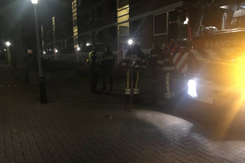 Brandweer verricht metingen na gaslucht