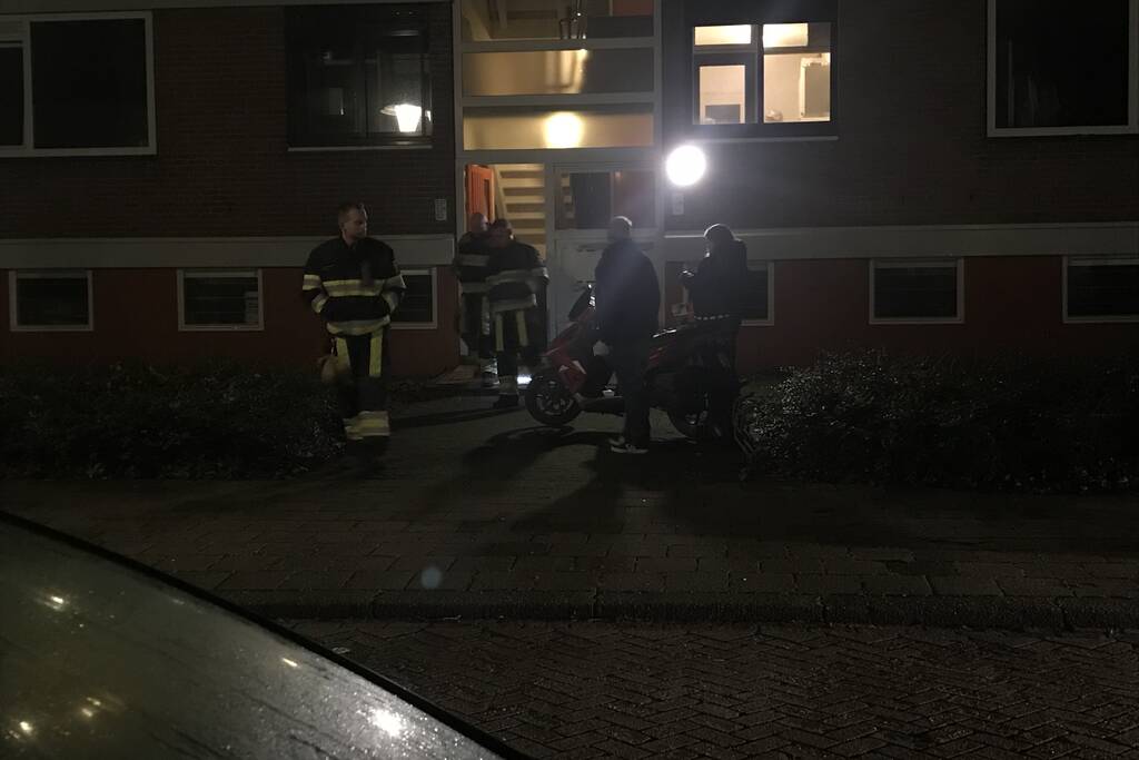 Brandweer verricht metingen na gaslucht