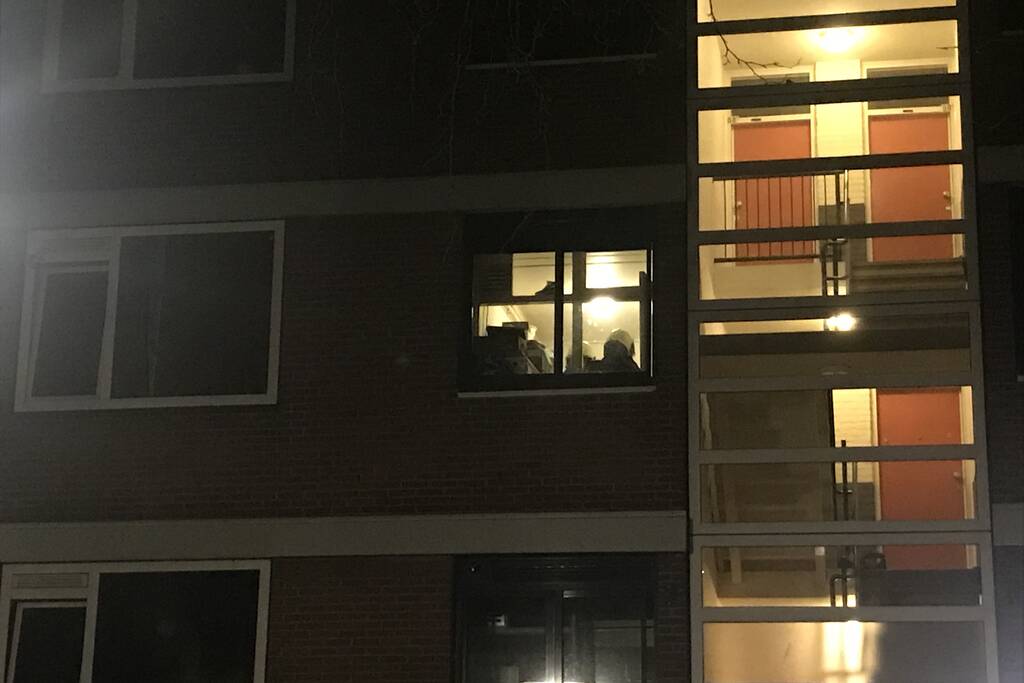 Brandweer verricht metingen na gaslucht