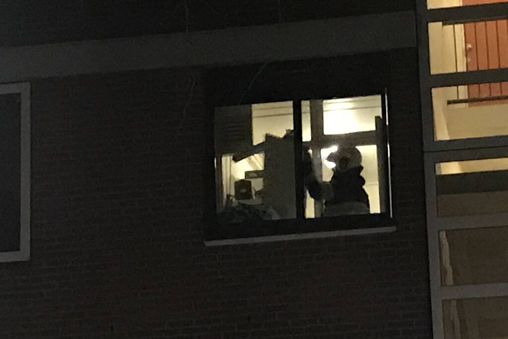 Brandweer verricht metingen na gaslucht