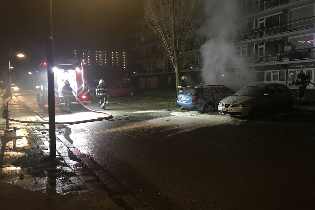 Brand in geparkeerde auto